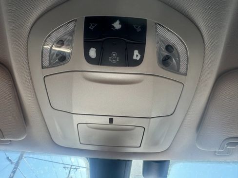 Used 2017 Chrysler Pacifica Touring-L FWD image 22