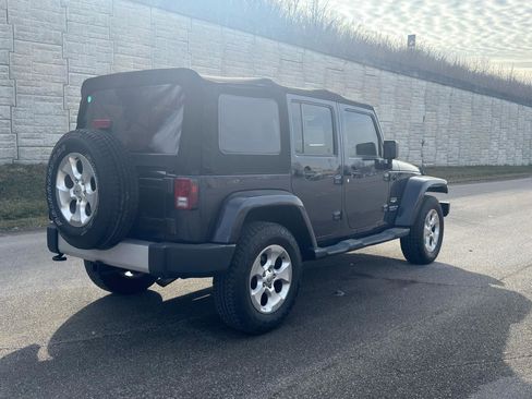 Used 2013 Jeep Wrangler Unlimited Sahara w/ Dual Top Group AWD/4WD image 5