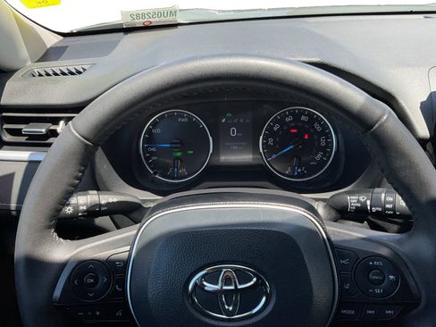 Used 2021 Toyota RAV4 XLE Premium AWD/4WD image 12