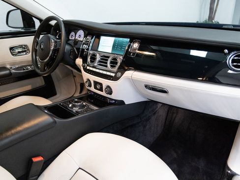 Used 2014 Rolls-Royce Ghost image 13