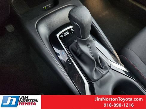 Used 2025 Toyota Corolla SE w/ SE Premium Package FWD image 21