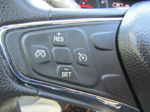 Used 2017 Chevrolet Cruze LT image 20