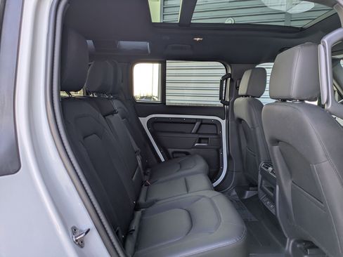 Used 2025 Land Rover Defender 110 S image 24