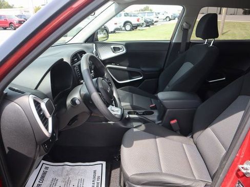 Used 2022 Kia Soul LX image 5