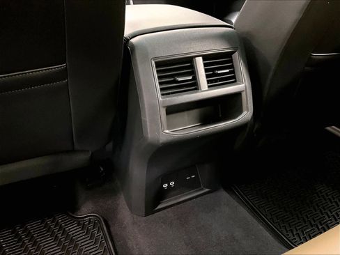 Used 2022 Volkswagen Atlas Cross Sport SE FWD image 39