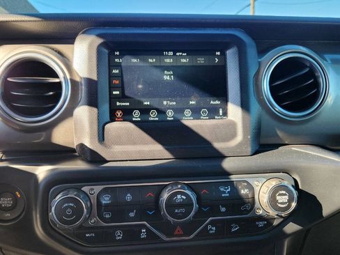 Used 2018 Jeep Wrangler Unlimited Sahara w/ Dual Top Group AWD/4WD image 12