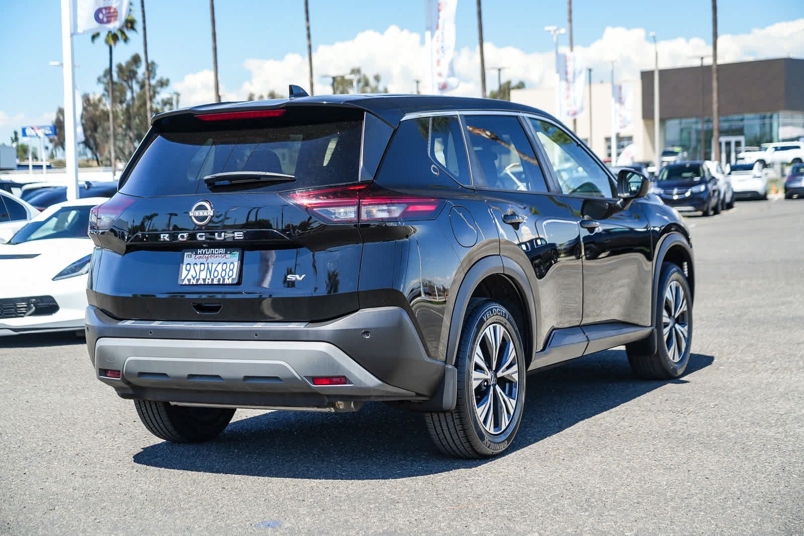 Used 2023 Nissan Rogue SV FWD image 7