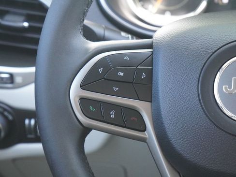 Used 2020 Jeep Cherokee Latitude Plus w/ Comfort/Convenience Group FWD image 14