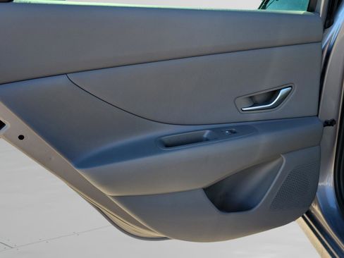 Used 2025 Hyundai Elantra Sport image 9