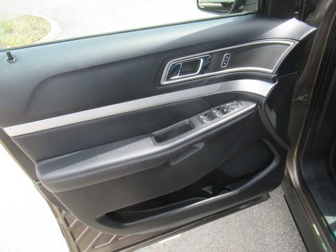 Used 2016 Ford Explorer XLT w/ Equipment Group 202A image 16