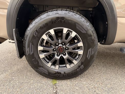 Used 2023 Nissan Titan PRO-4X w/ Pro-4x Convenience Package AWD/4WD image 10