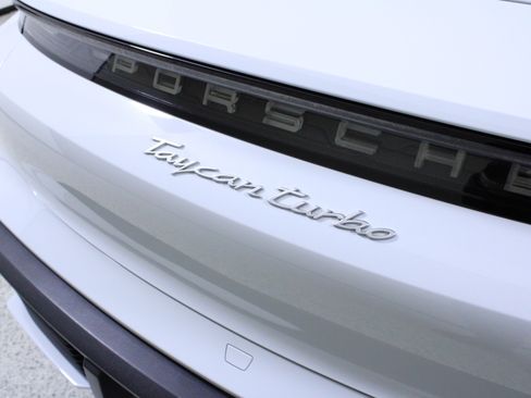 Used 2020 Porsche Taycan Turbo image 9
