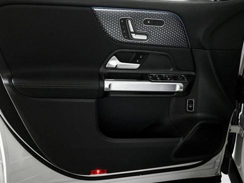 Certified 2025 Mercedes-Benz EQB 300 4MATIC image 22