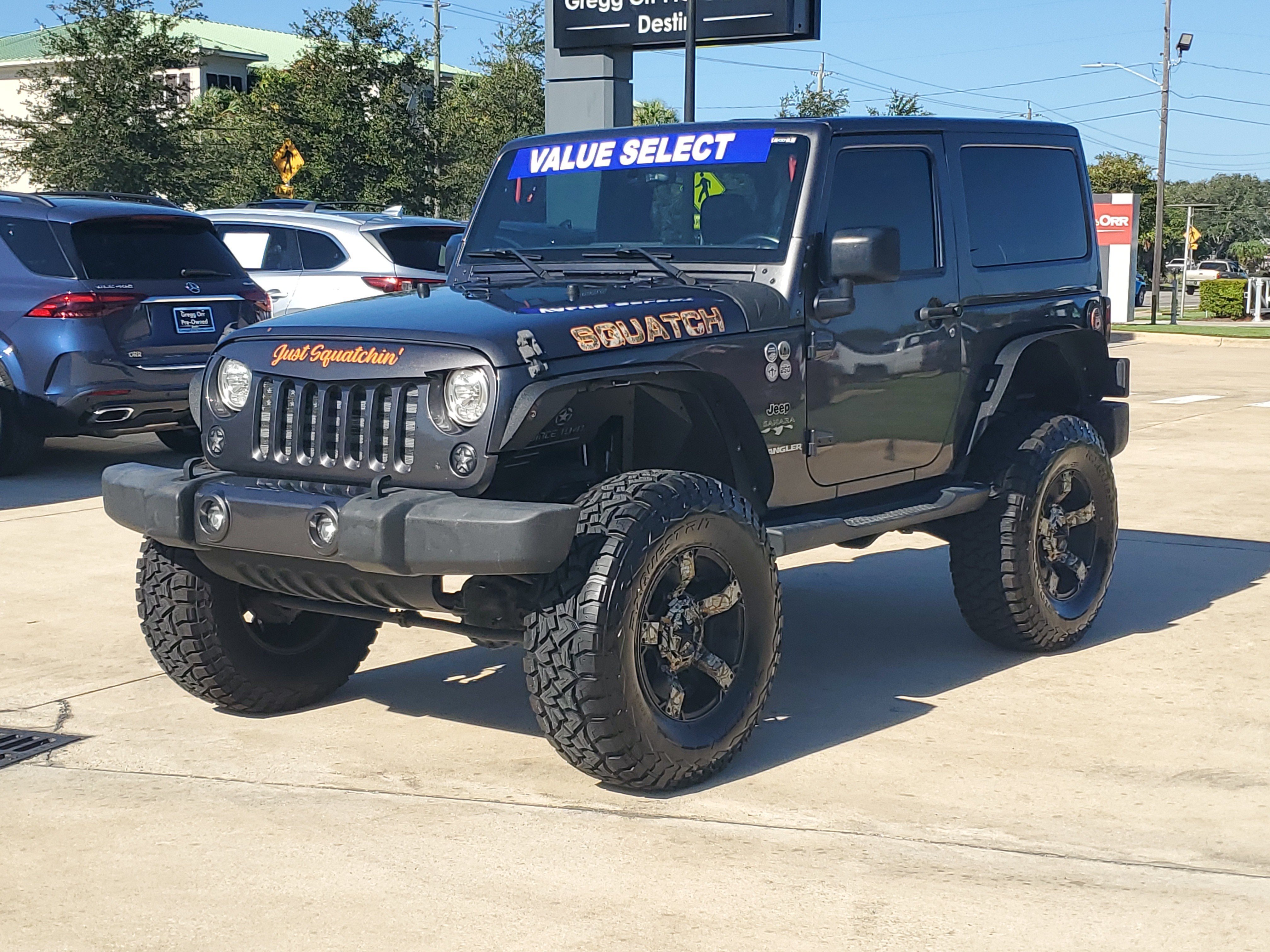 Used 2017 Jeep Wrangler Sahara w/ Connectivity Group AWD/4WD image 1