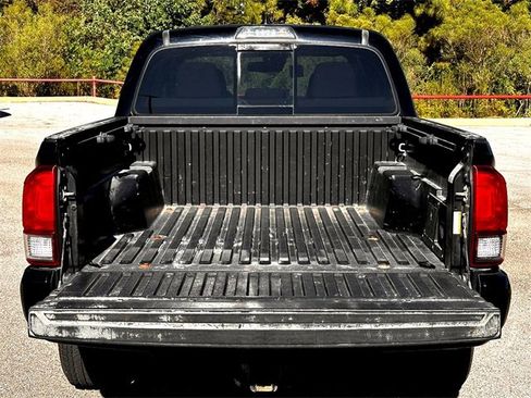 Used 2019 Toyota Tacoma TRD Sport image 30