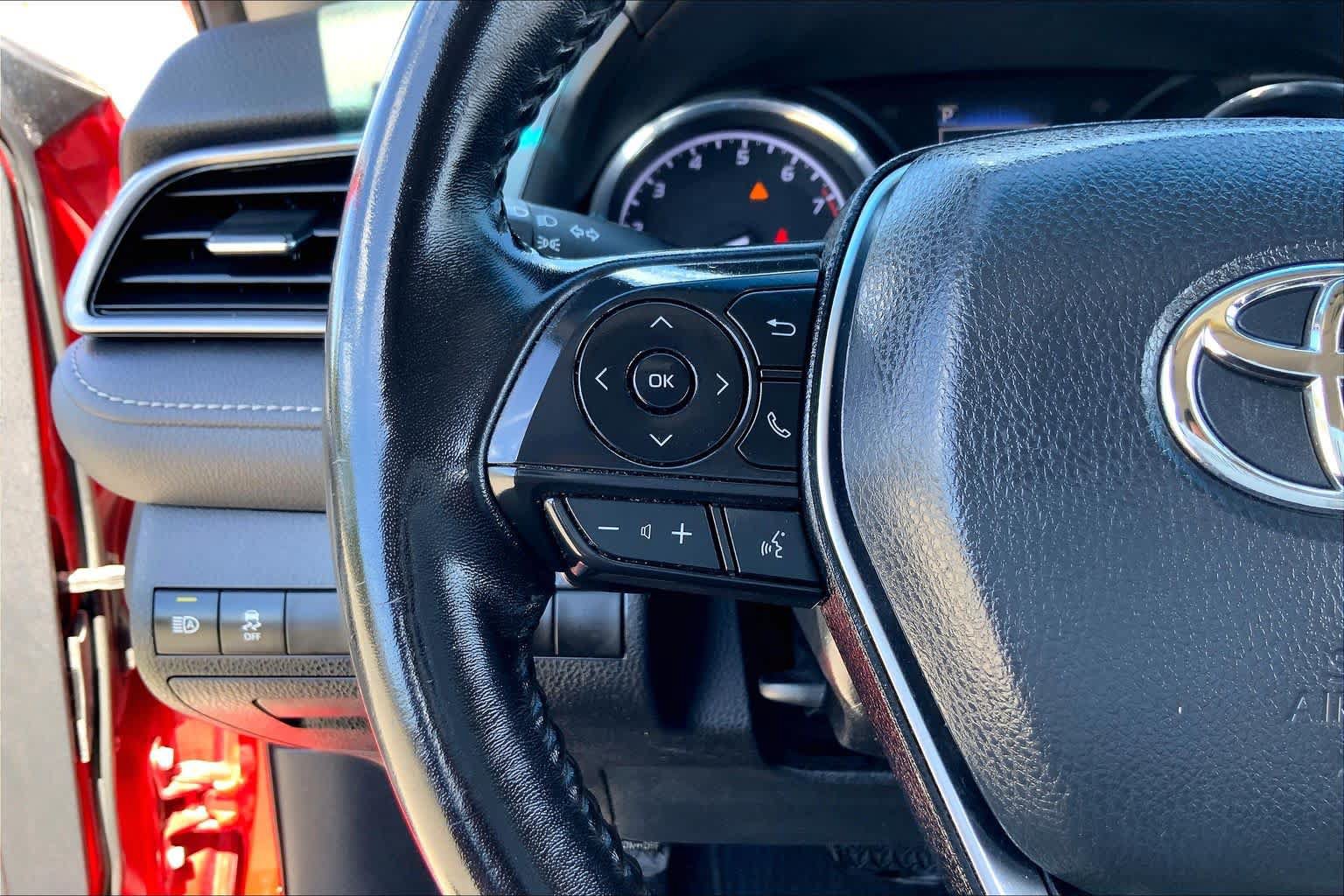 Used 2019 Toyota Camry SE w/ Convenience Package FWD image 23
