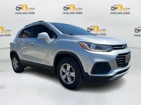 Used 2019 Chevrolet Trax LT w/ LT Convenience Package AWD/4WD image 3