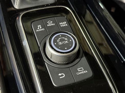 Used 2023 INFINITI QX80 Premium Select w/ All-Season Package image 32