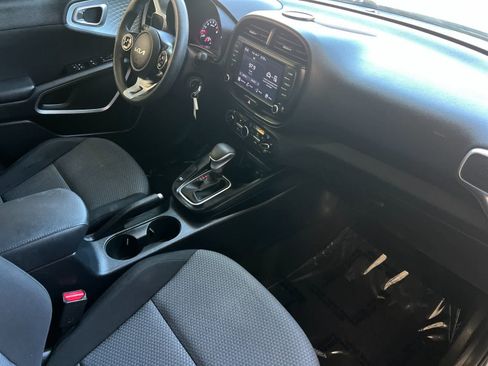 Used 2022 Kia Soul LX w/ Technology Package FWD image 17