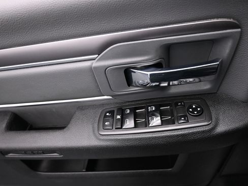 Used 2022 RAM 1500 Classic SLT w/ Protection Group AWD/4WD image 13