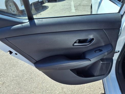 Used 2024 Nissan Sentra SV FWD image 9