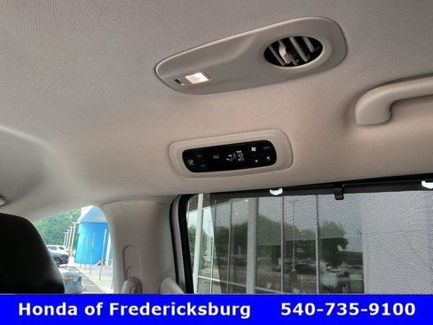 Used 2024 Chrysler Pacifica Touring-L FWD image 26