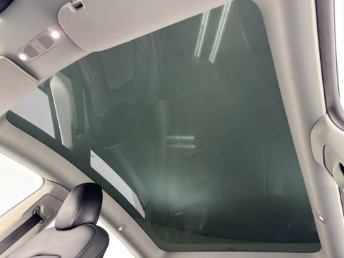 Used 2022 Tesla Model Y Performance image 12