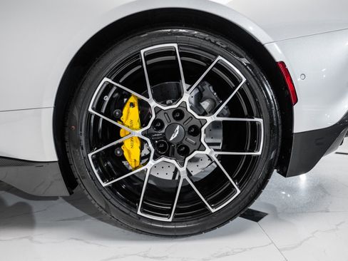 Used 2025 Aston Martin Vanquish image 46