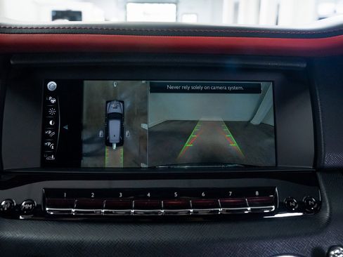 Used 2020 Rolls-Royce Cullinan Black Badge image 14