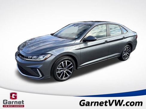 Used 2025 Volkswagen Jetta SE image 1