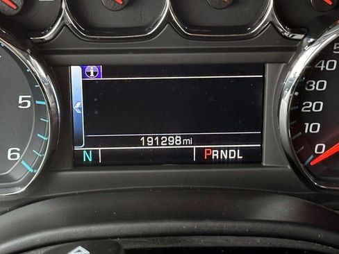 Used 2018 Chevrolet Suburban LT image 21