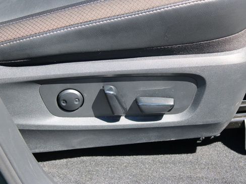 Used 2025 Nissan Pathfinder SL FWD image 28