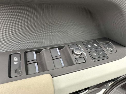 Used 2022 Land Rover Defender 110 SE AWD/4WD image 36