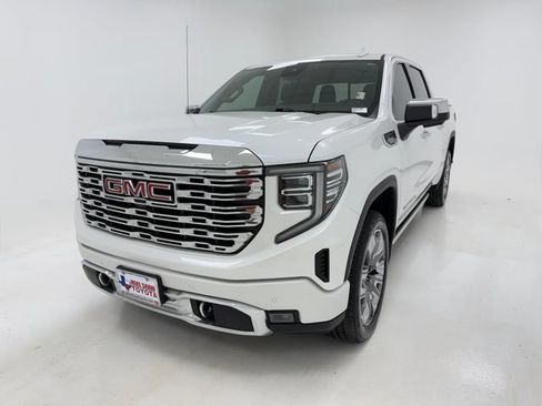 Used 2024 GMC Sierra 1500 Denali w/ Denali Reserve Package AWD/4WD image 4