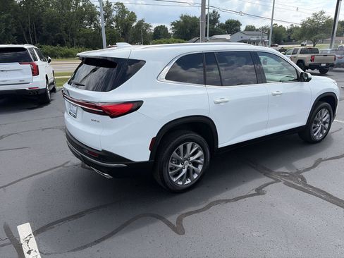 Used 2025 Buick Enclave Preferred FWD image 3