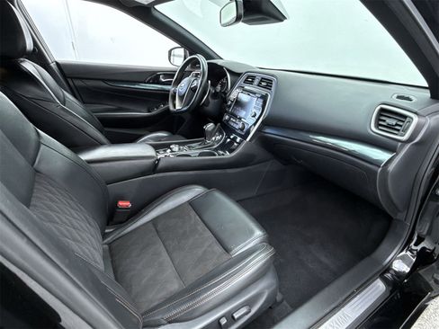 Used 2021 Nissan Maxima SR w/ Sport Mat Group image 16