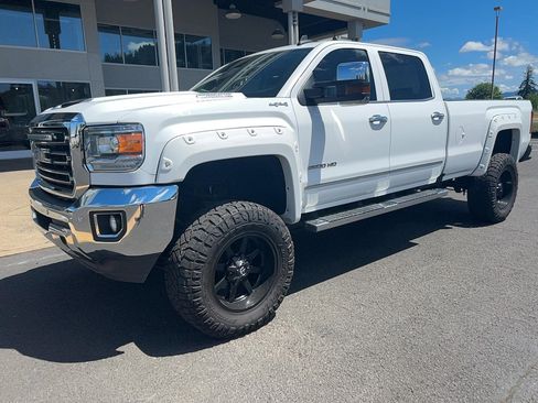 Used 2019 GMC Sierra 3500 SLT AWD/4WD image 2