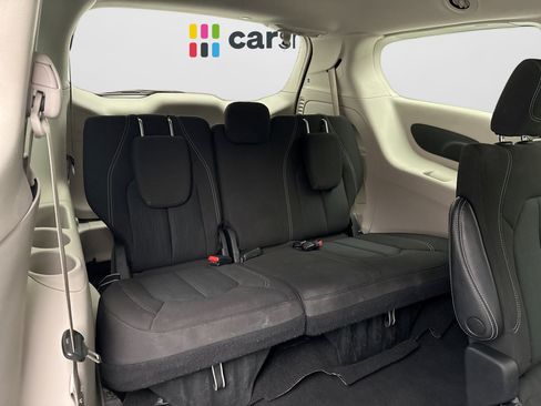 Used 2023 Chrysler Voyager LX FWD image 19