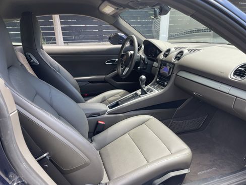 Used 2018 Porsche 718 Cayman RWD image 9