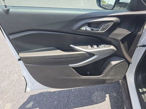 Used 2024 Chevrolet Trax LS w/ LS Convenience Package FWD image 9