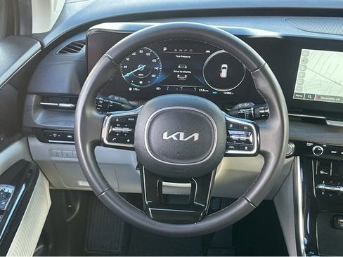 Certified 2024 Kia Carnival SX image 8