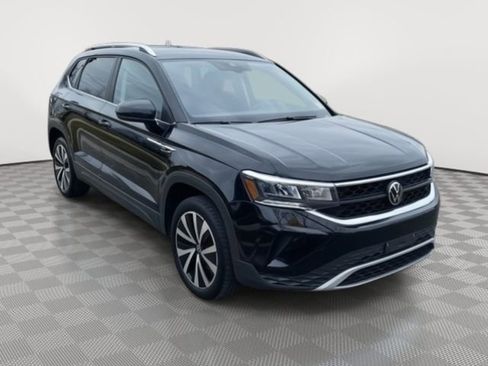 Used 2024 Volkswagen Taos SE image 4