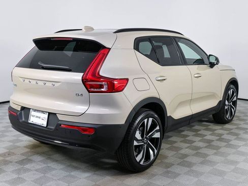 Used 2026 Volvo XC40 B4 Plus w/ Protection Package Premier FWD image 29