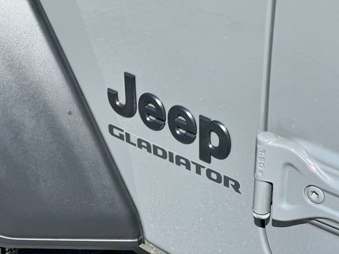 Used 2022 Jeep Gladiator Sport w/ Trailer Tow Package AWD/4WD image 25