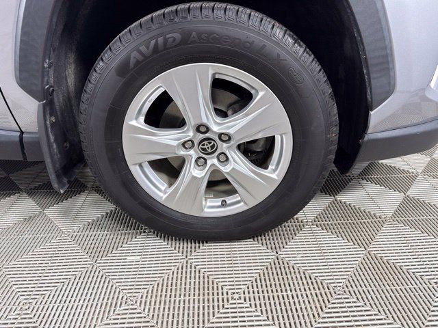 Used 2021 Toyota RAV4 XLE AWD/4WD image 9
