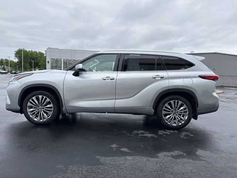 Used 2021 Toyota Highlander Platinum AWD/4WD image 3