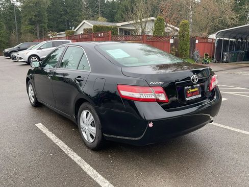 Used 2011 Toyota Camry LE image 3