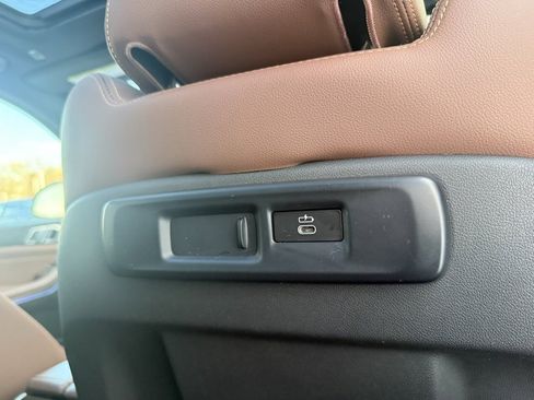 Used 2022 BMW X5 xDrive40i w/ M Sport Package image 33