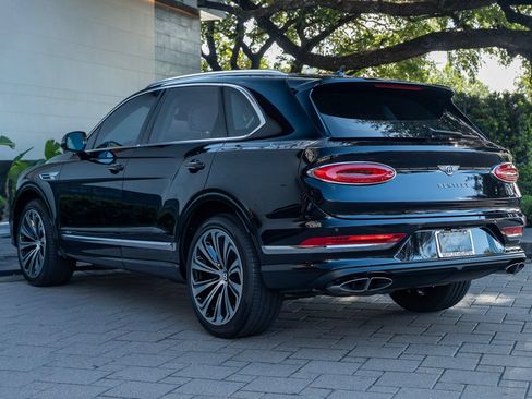 Used 2023 Bentley Bentayga AWD/4WD image 16