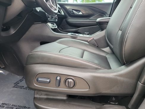 Used 2022 GMC Terrain SLT w/ Tech Package FWD image 12